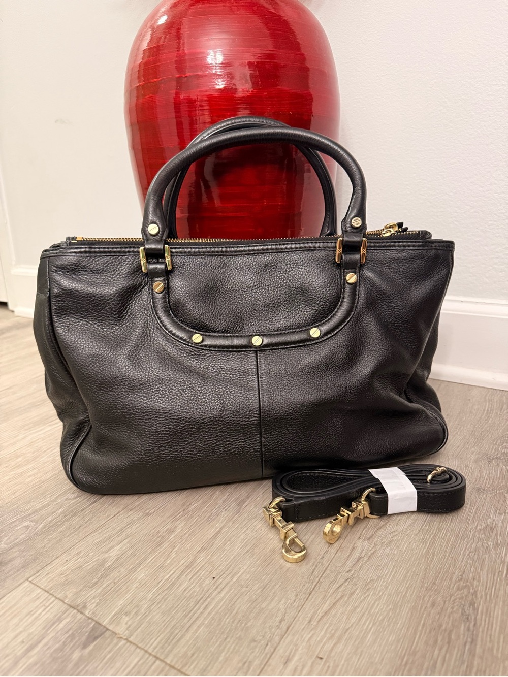 Tory Burch Black Leather Amanda bag with Gold-Tone Logo Hardware - Picture 2 of 10